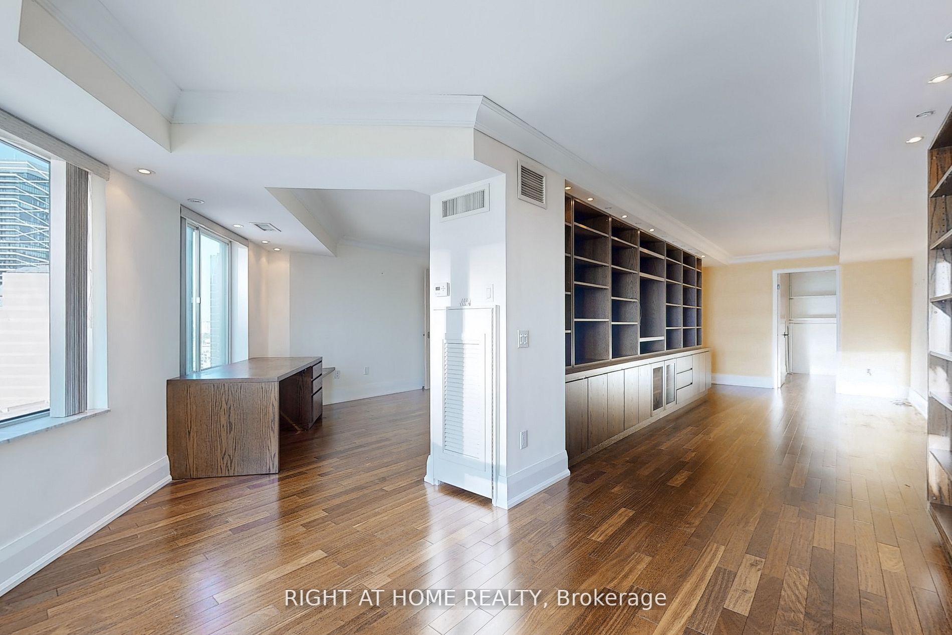 33 University Ave, #2702