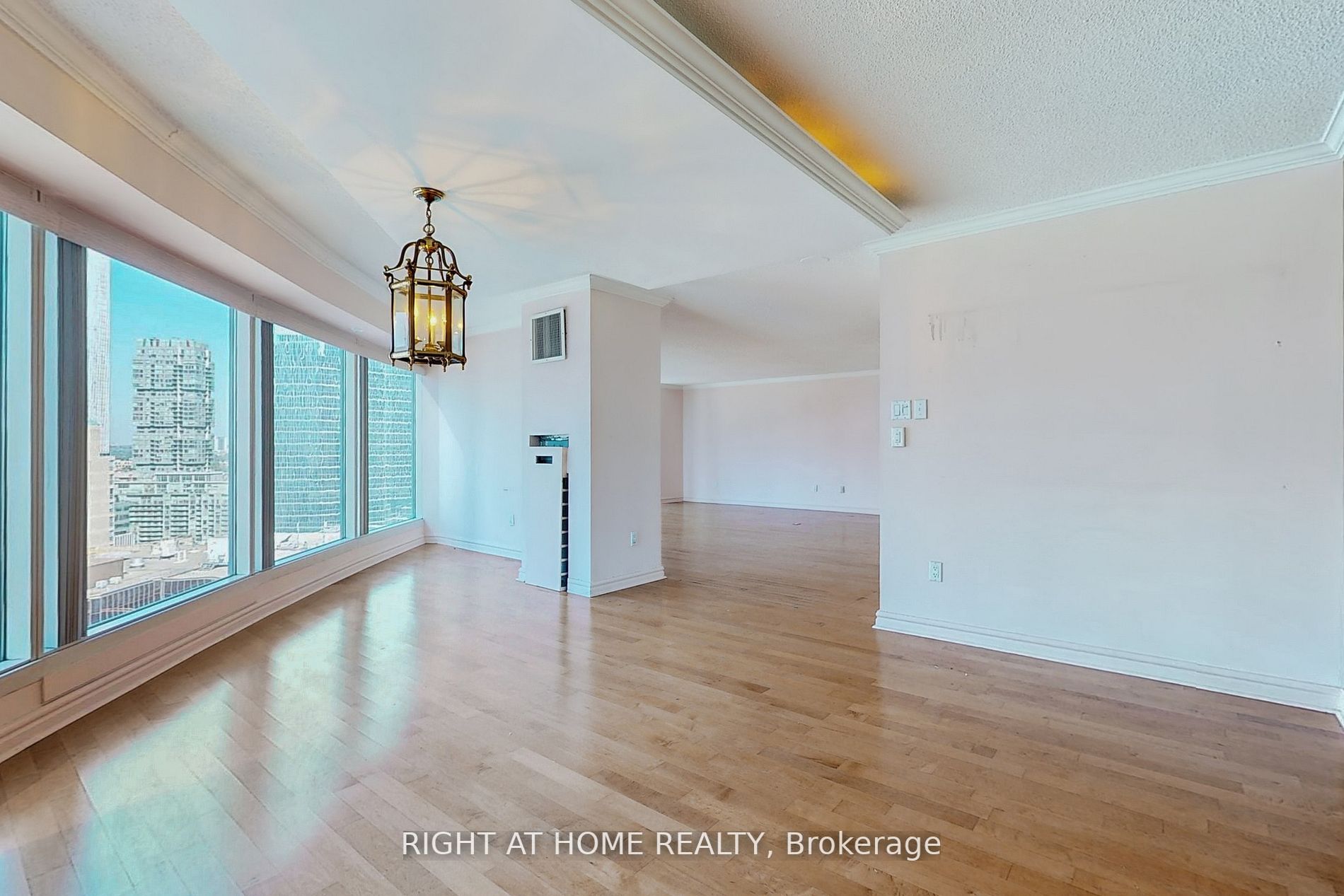 33 University Ave, #2702