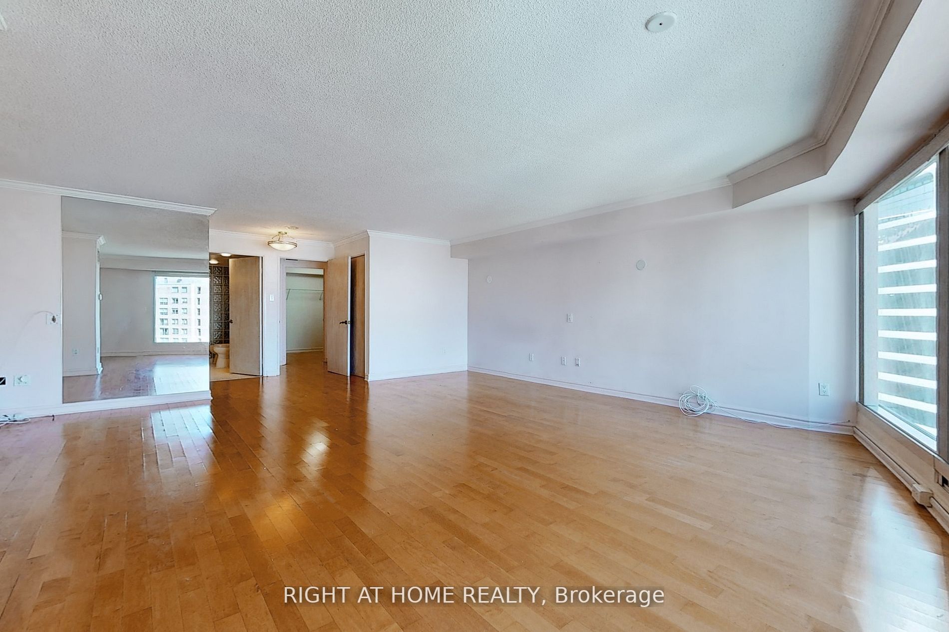 33 University Ave, #2702