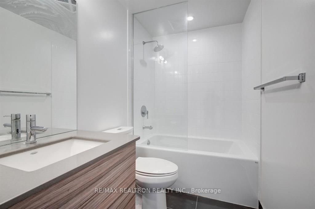 210 Simcoe St, #1912