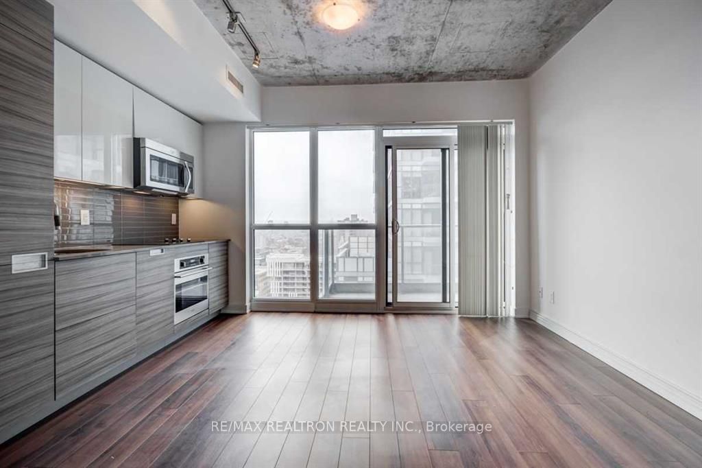 210 Simcoe St, #1912