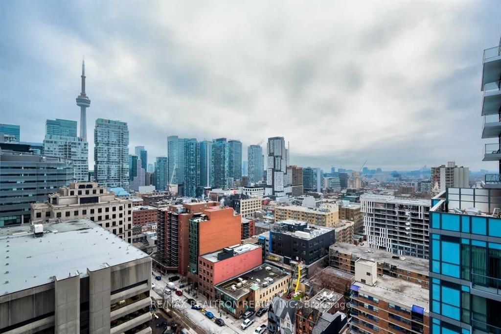 210 Simcoe St, #1912