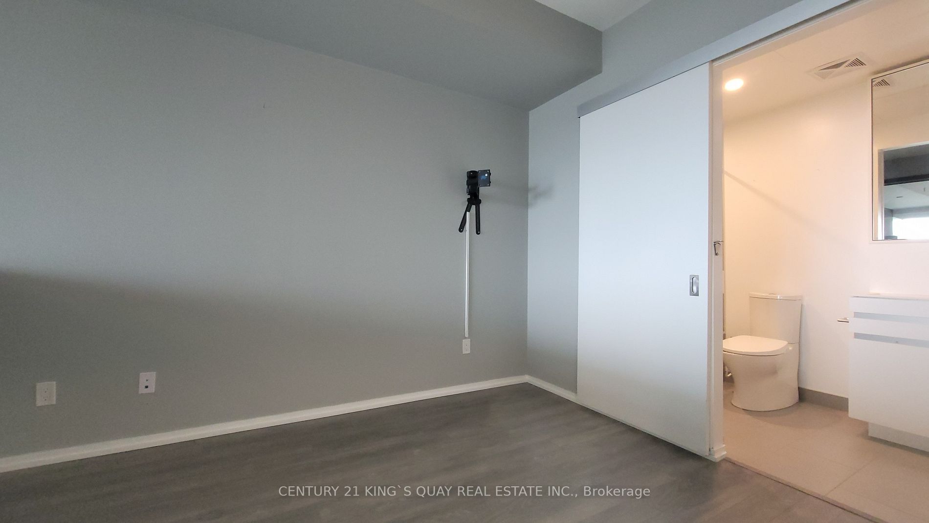 197 Yonge St, #2511