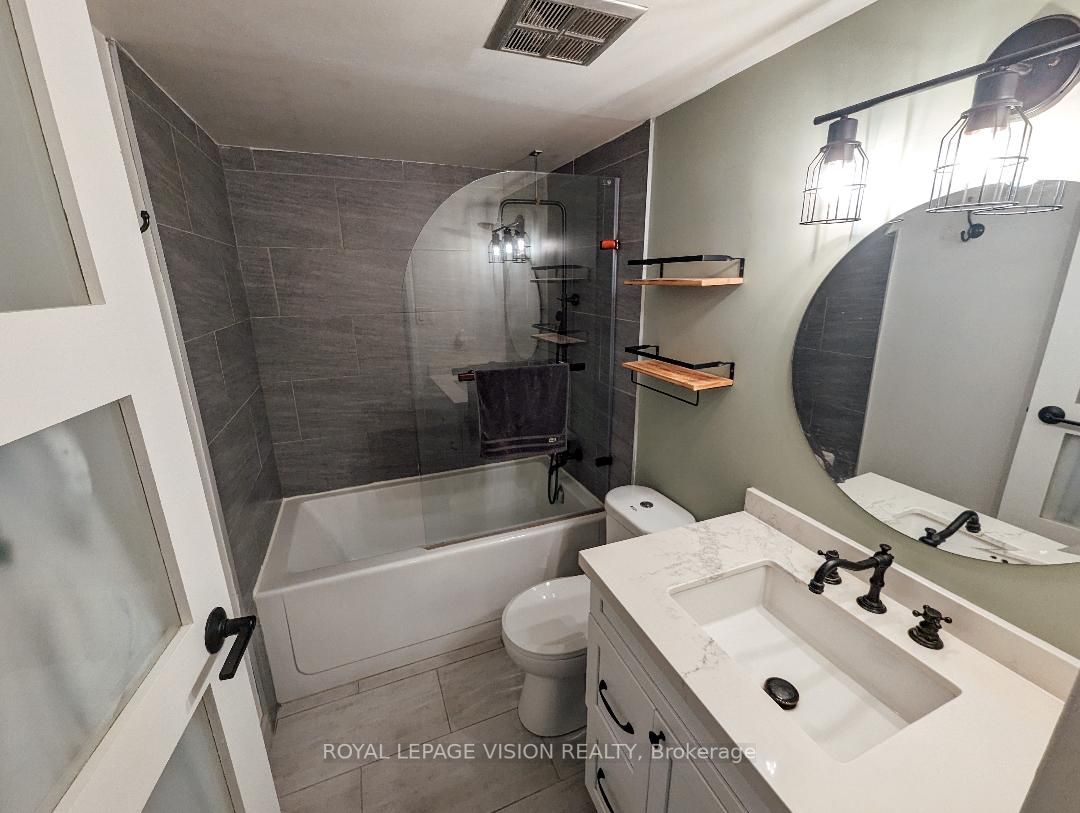 250 Queens Quay W, #1504