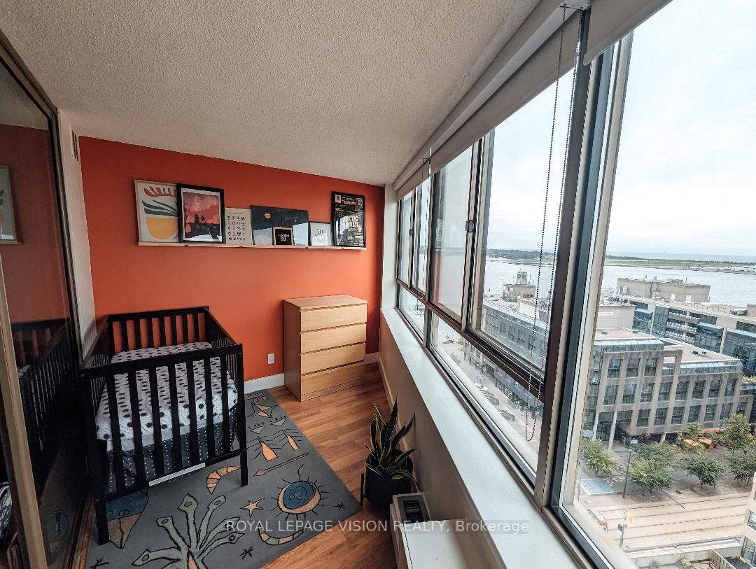 250 Queens Quay W, #1504