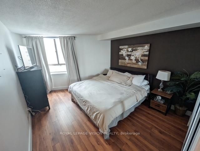 250 Queens Quay W, #1504