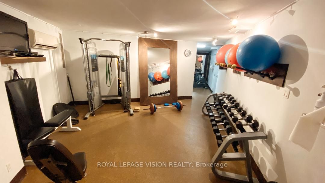 250 Queens Quay W, #1504