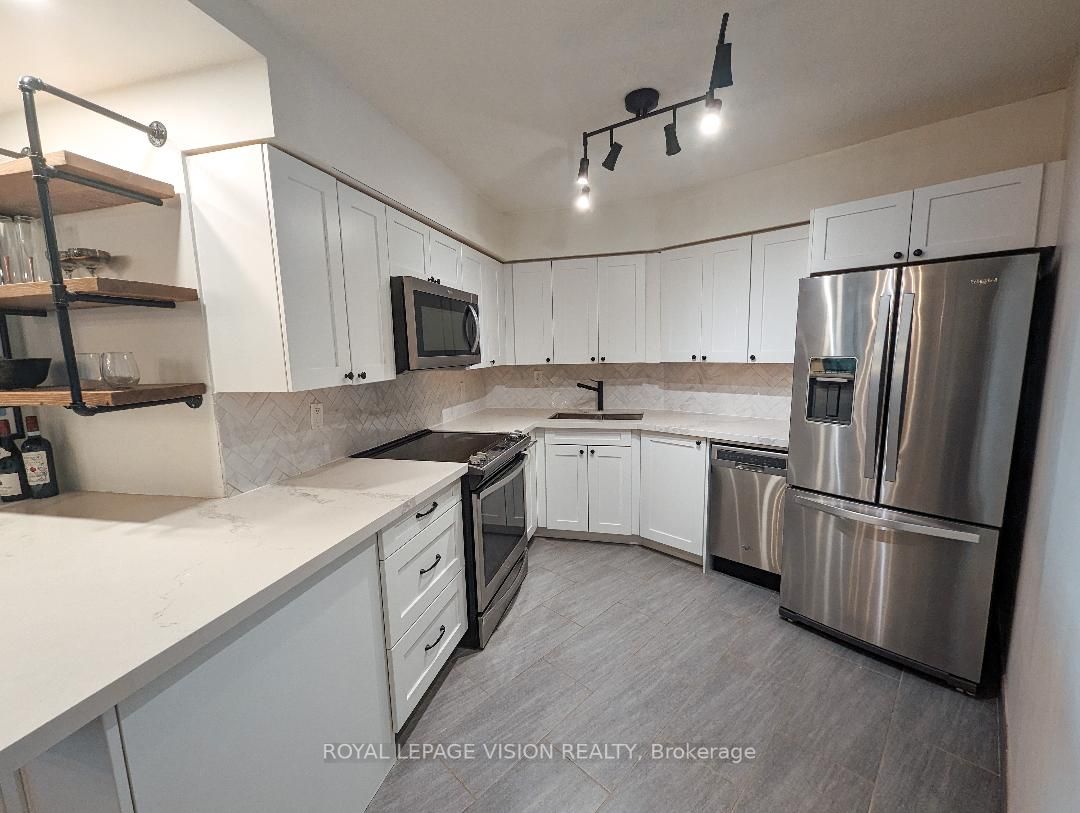 250 Queens Quay W, #1504