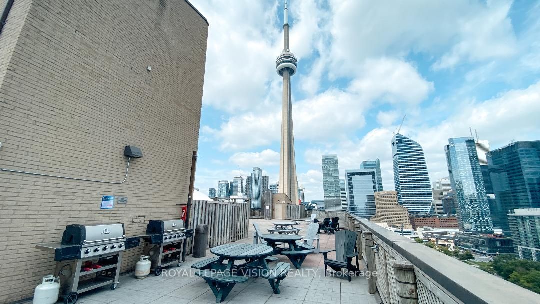 250 Queens Quay W, #1504