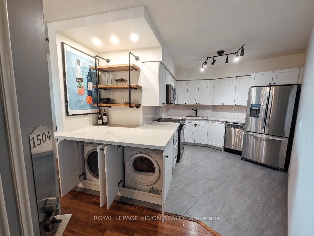 250 Queens Quay W, #1504