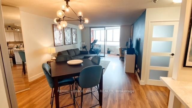 250 Queens Quay W, #1504