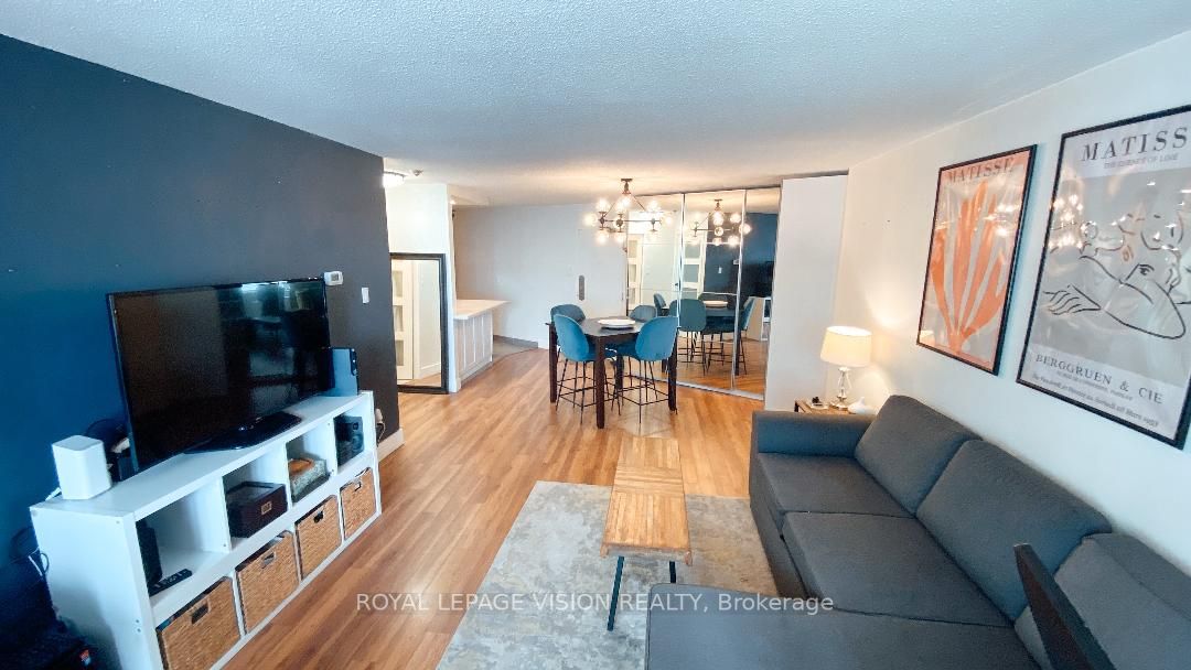 250 Queens Quay W, #1504