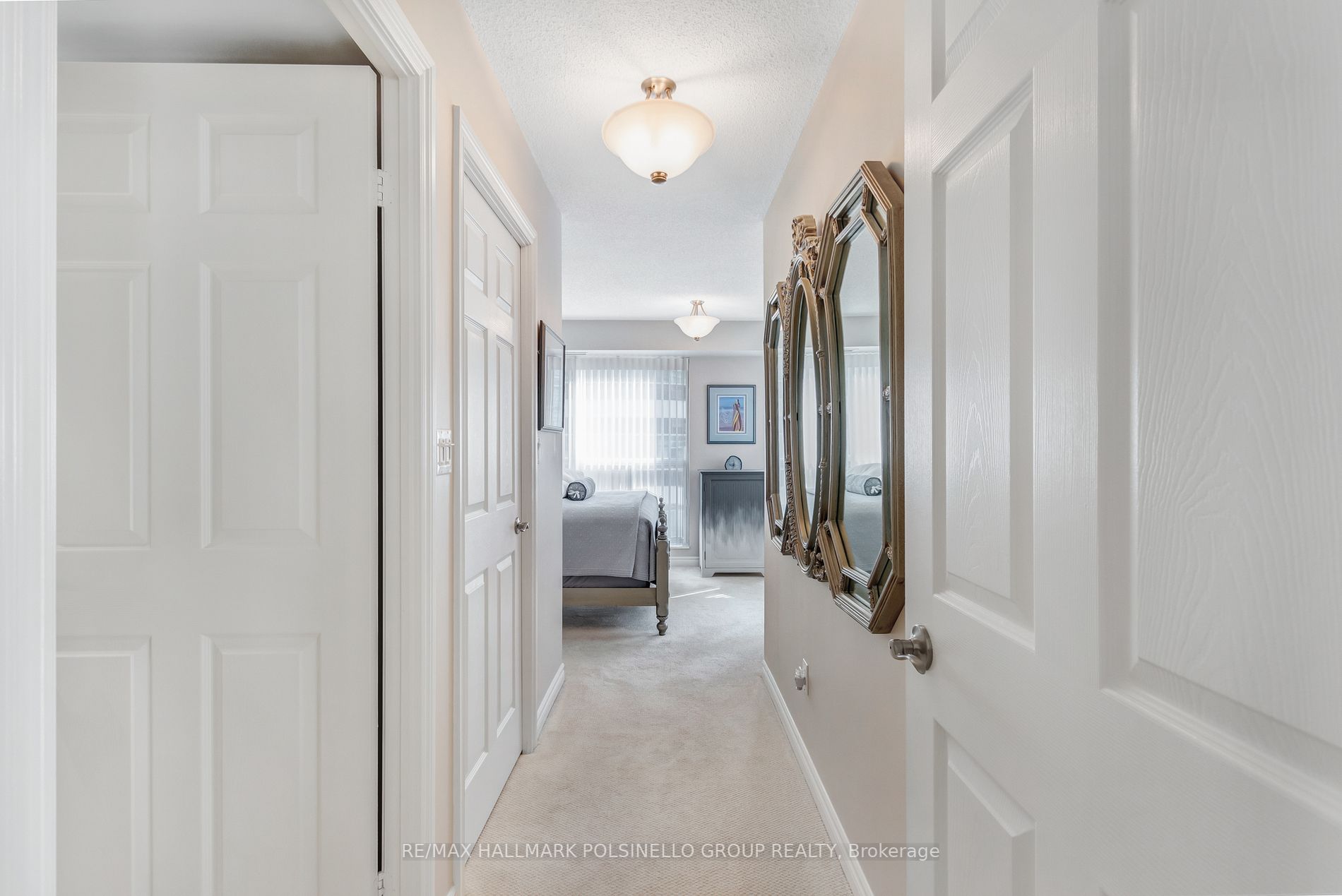 270 Wellington St W, #417