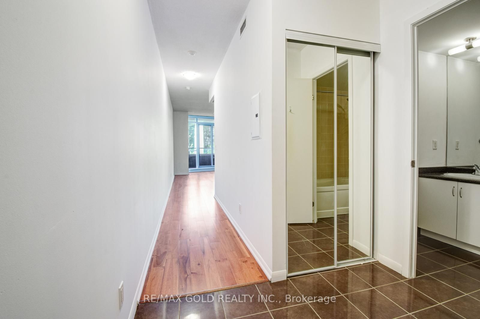 209 Fort York Blvd, #372