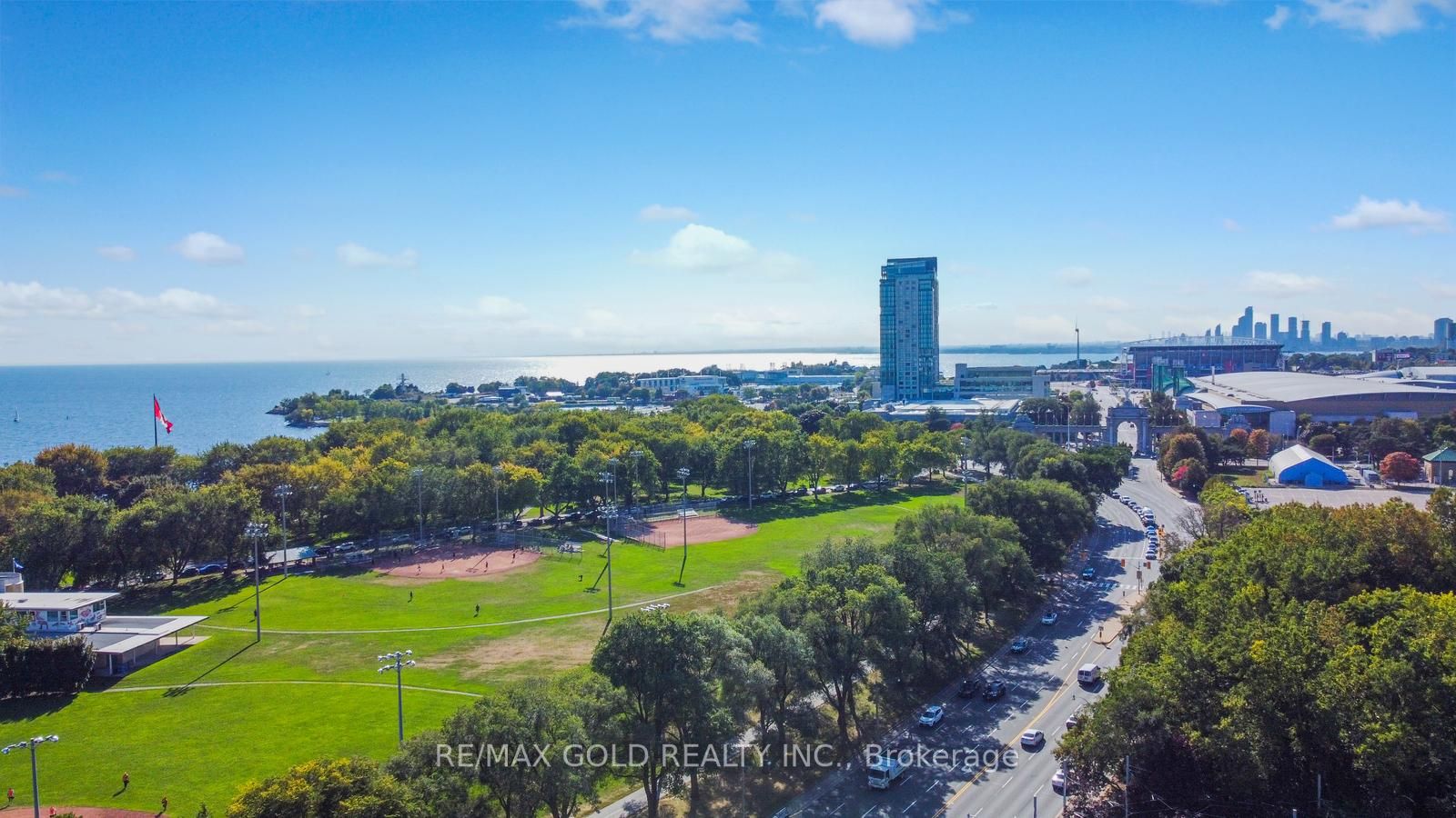 209 Fort York Blvd, #372