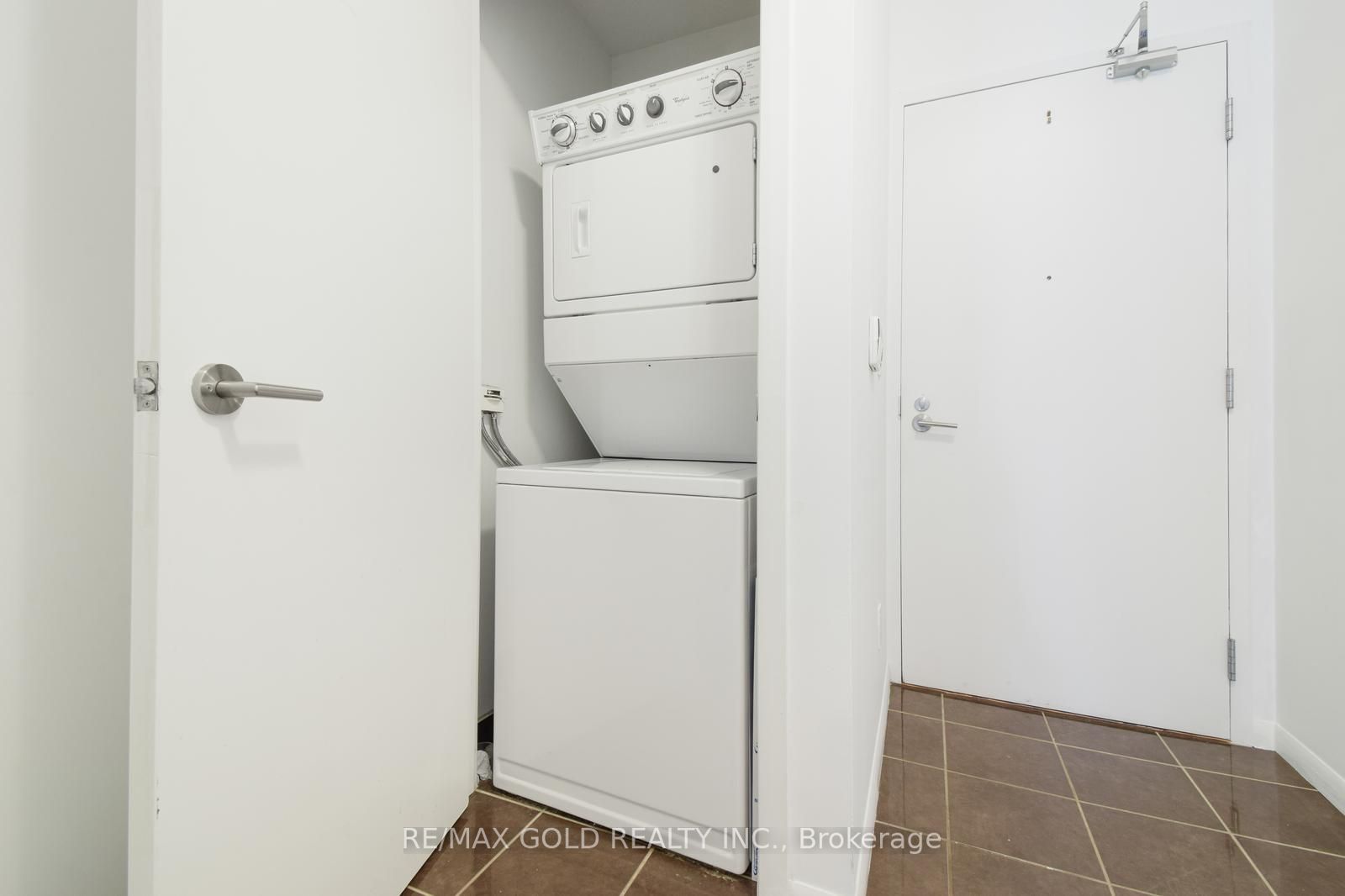 209 Fort York Blvd, #372