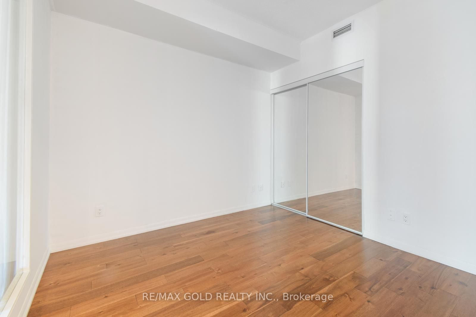 209 Fort York Blvd, #372