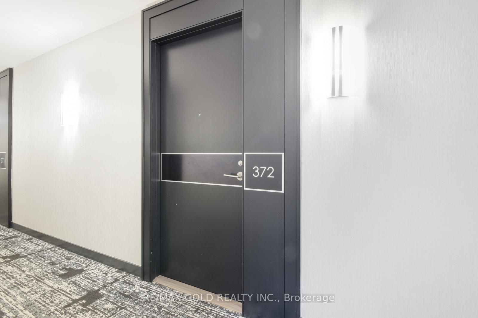 209 Fort York Blvd, #372