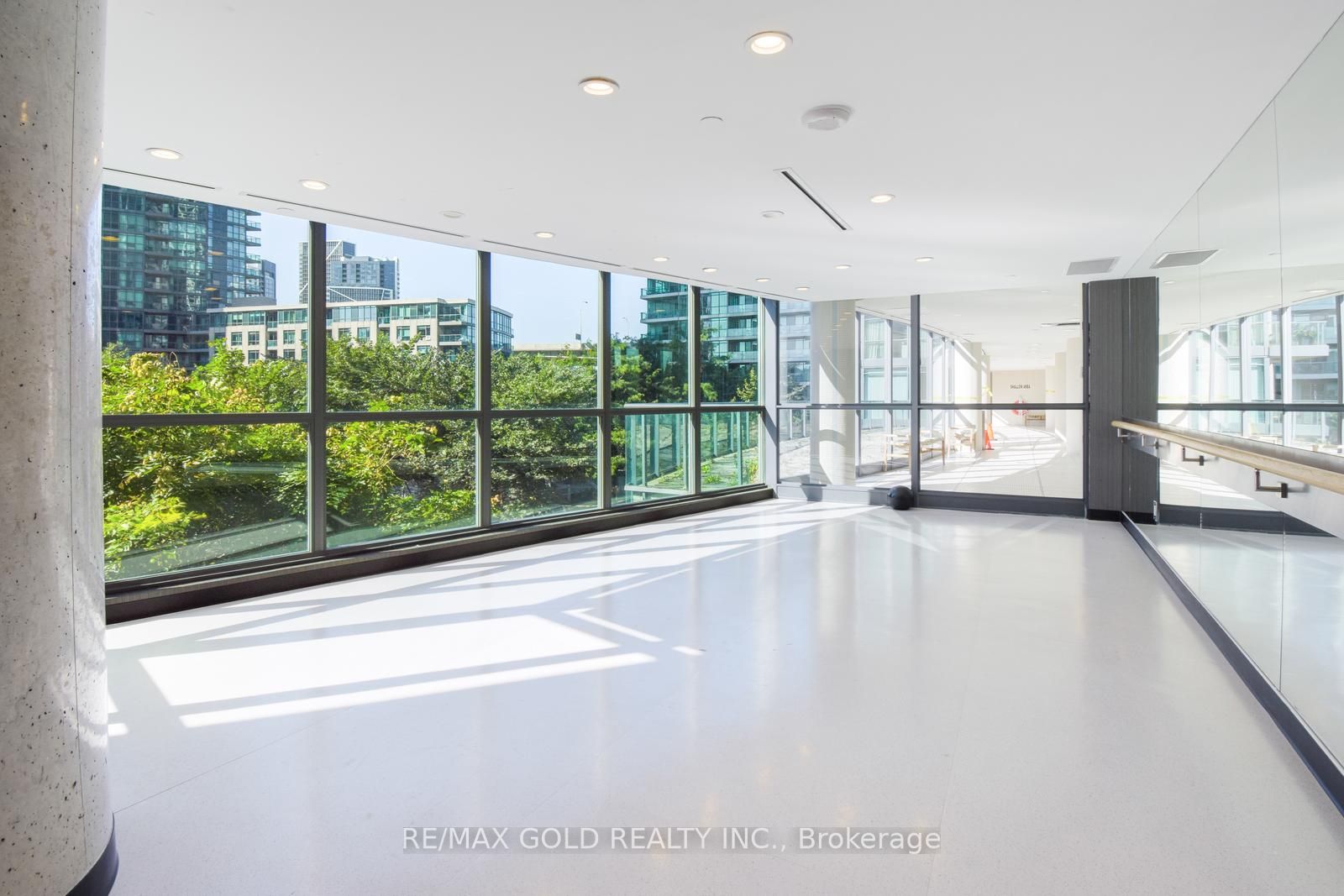 209 Fort York Blvd, #372