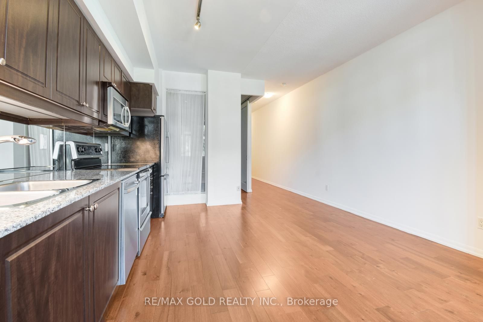 209 Fort York Blvd, #372