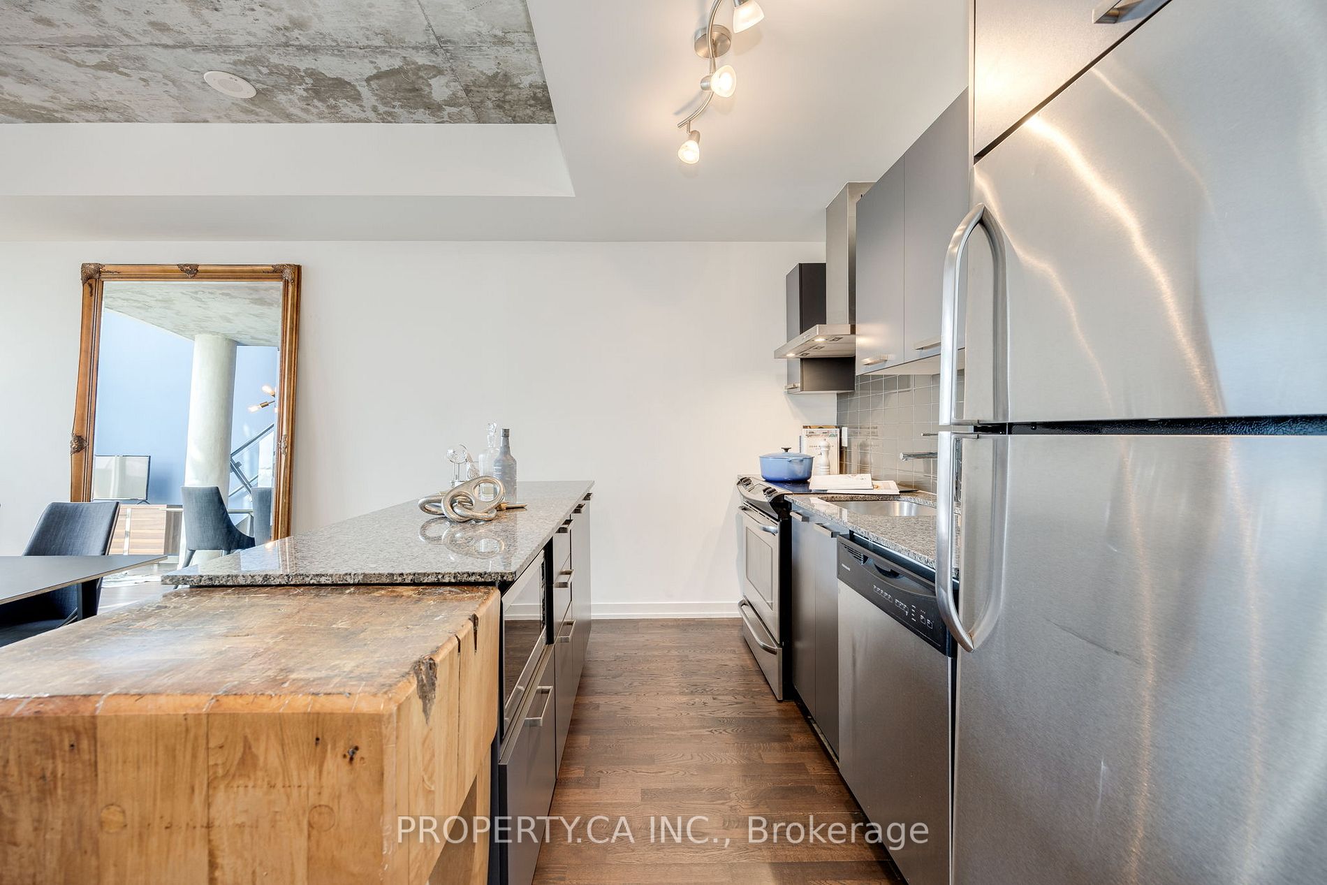95 Bathurst St, #426