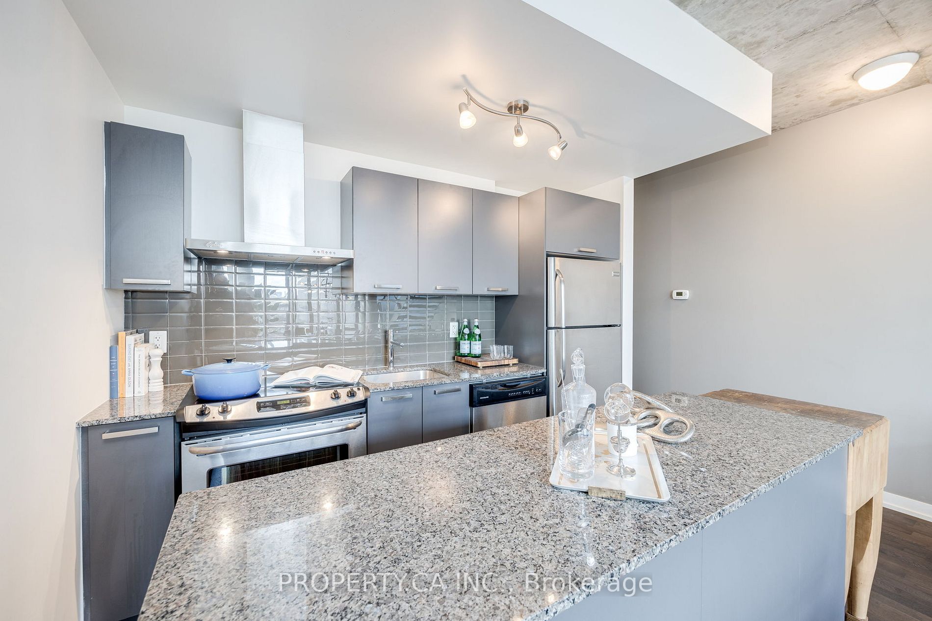 95 Bathurst St, #426