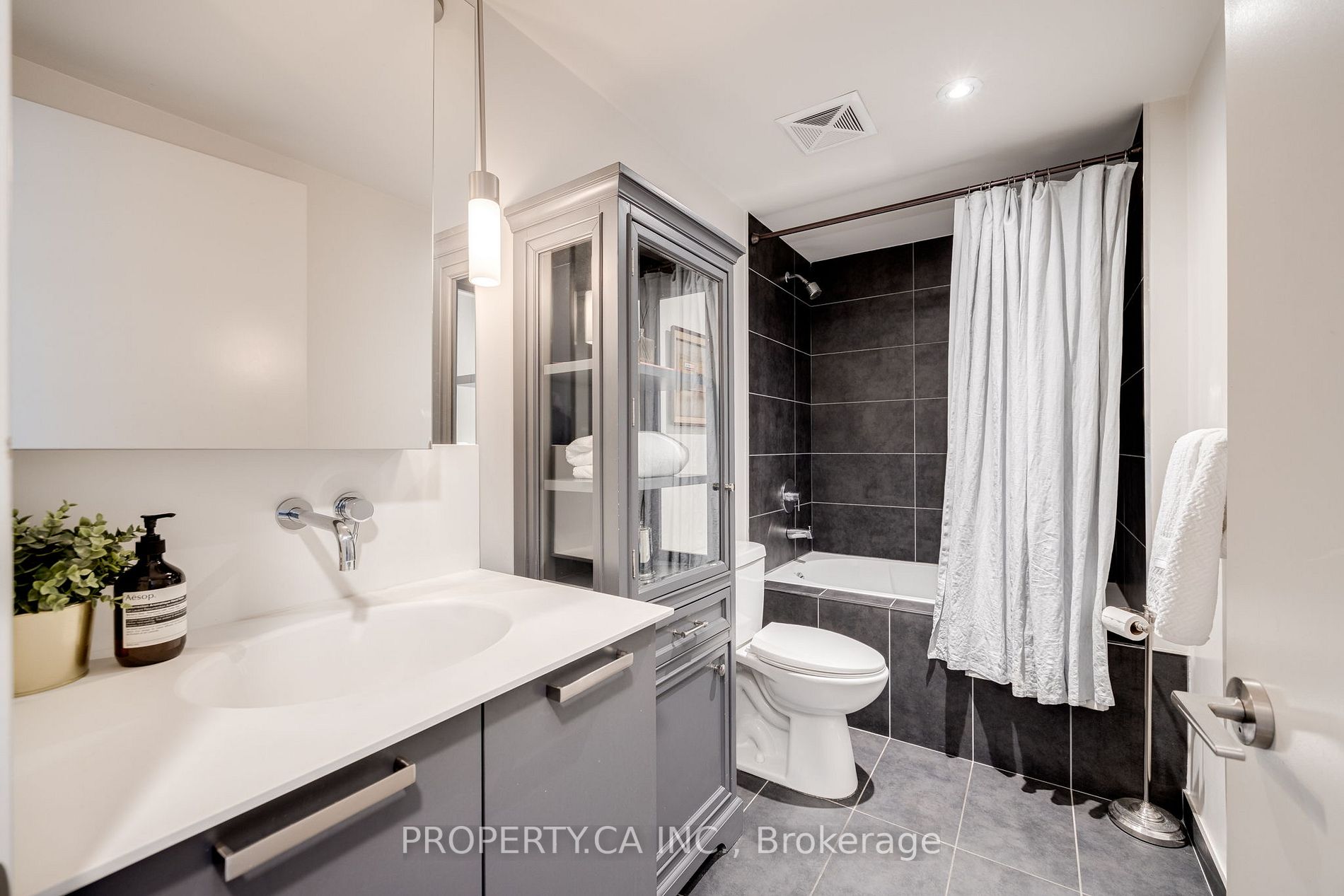 95 Bathurst St, #426