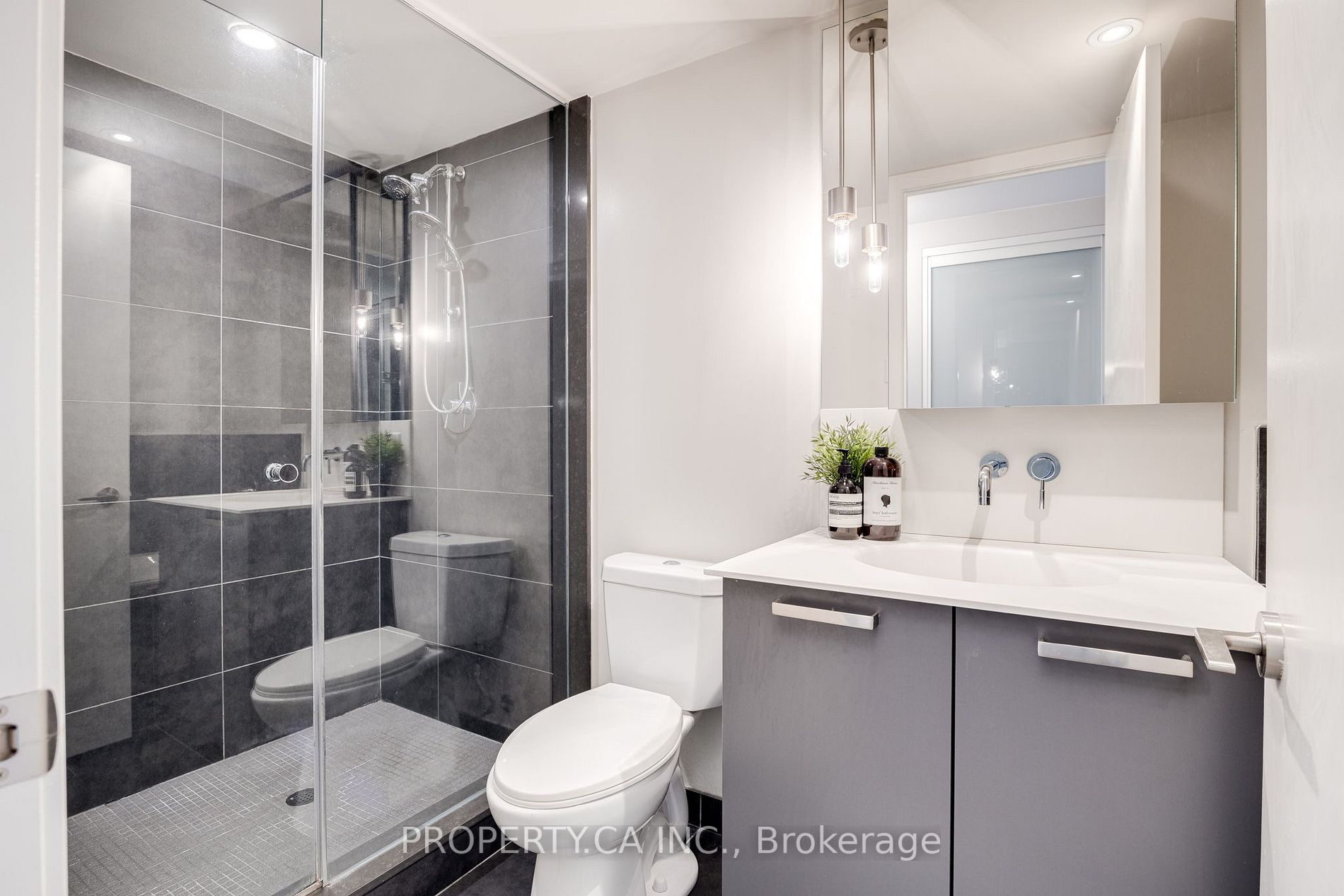 95 Bathurst St, #426