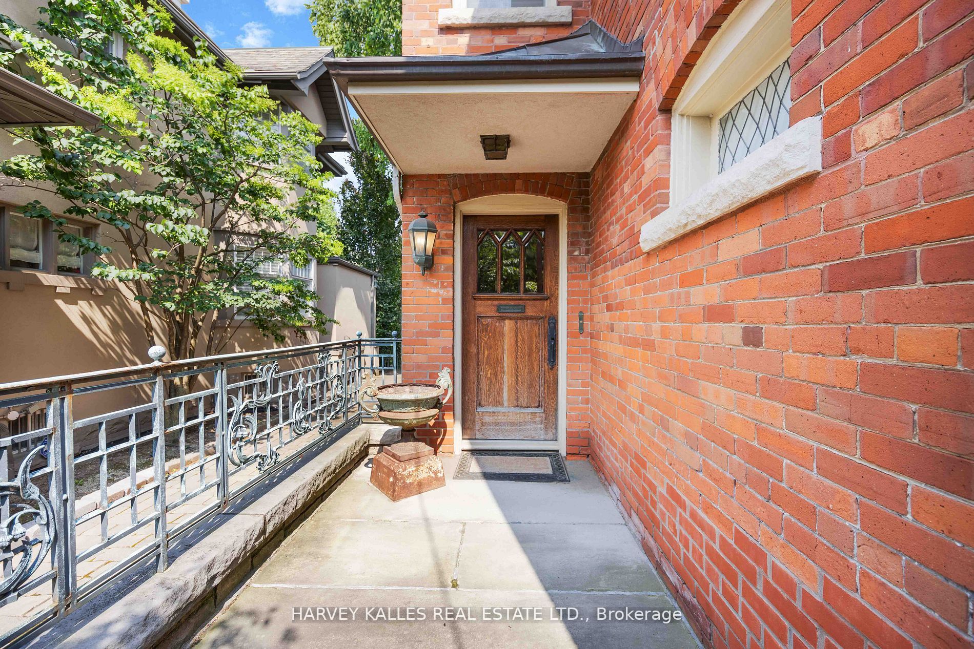 73 Dunvegan Rd