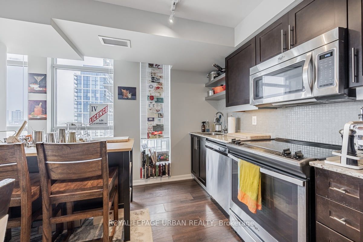 400 Adelaide St E, #1915