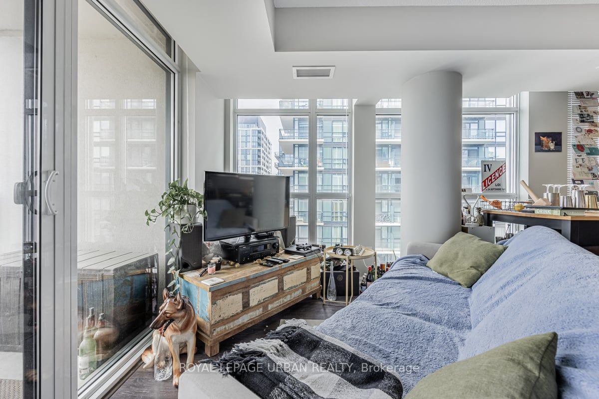 400 Adelaide St E, #1915
