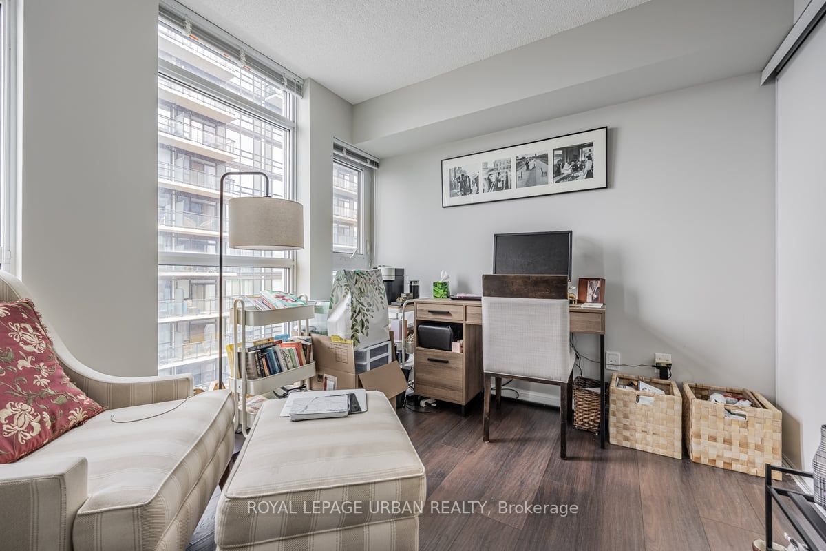 400 Adelaide St E, #1915