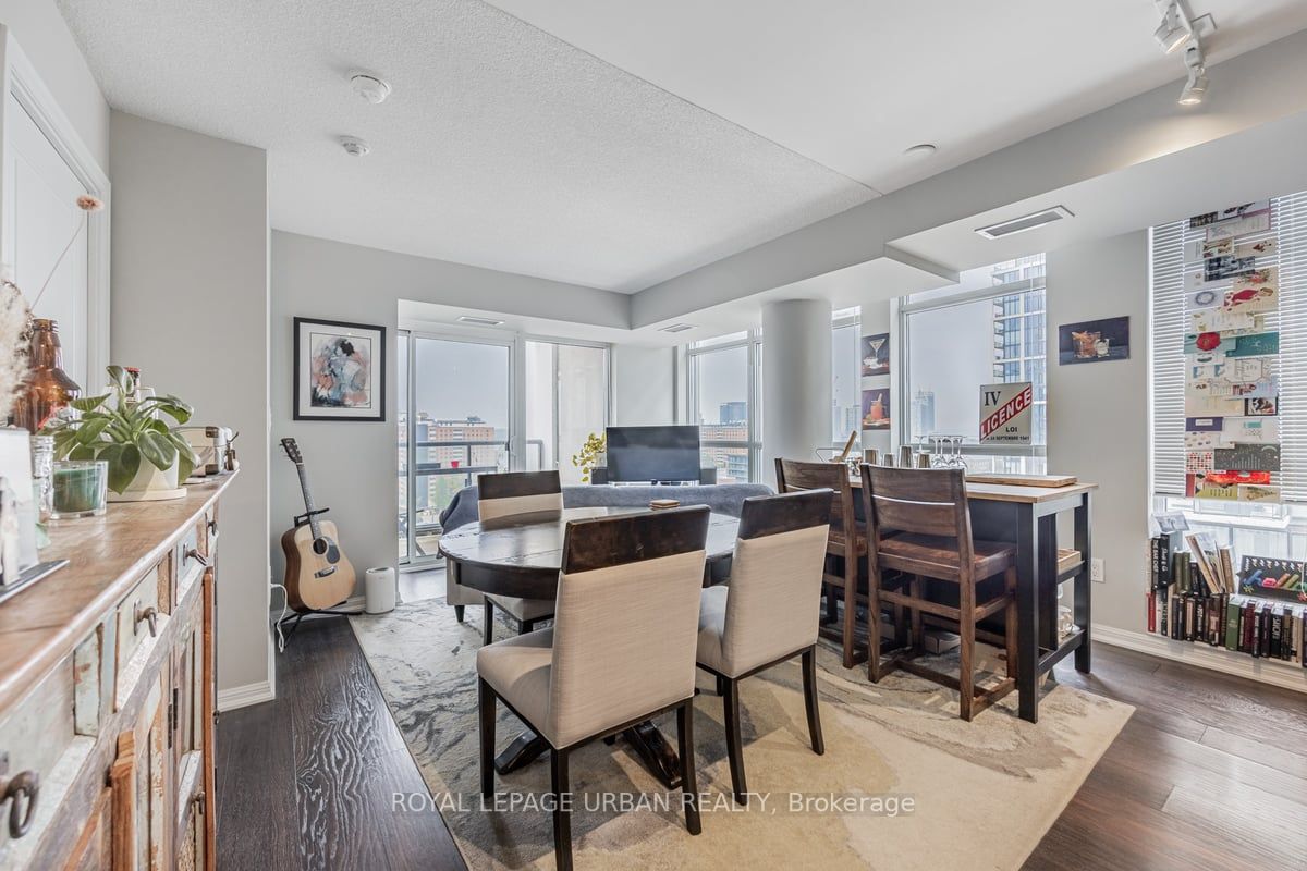 400 Adelaide St E, #1915
