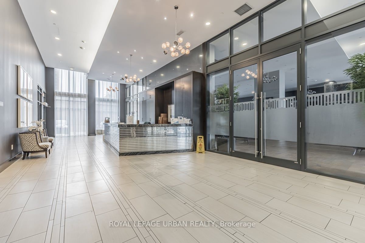 400 Adelaide St E, #1915
