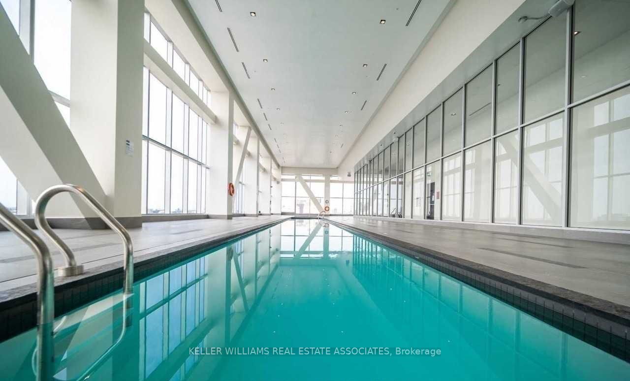 488 University Ave, #2302