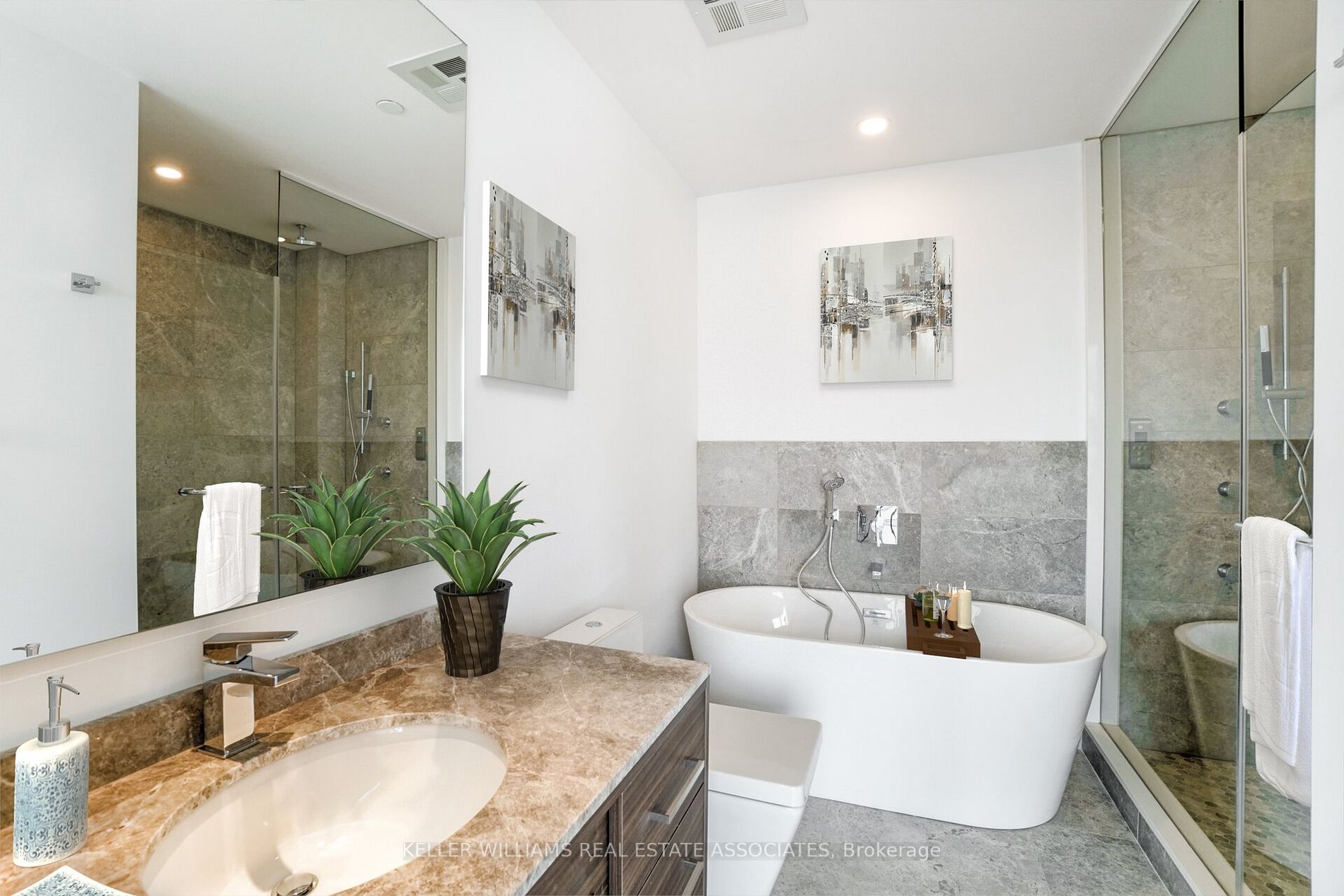 488 University Ave, #2302