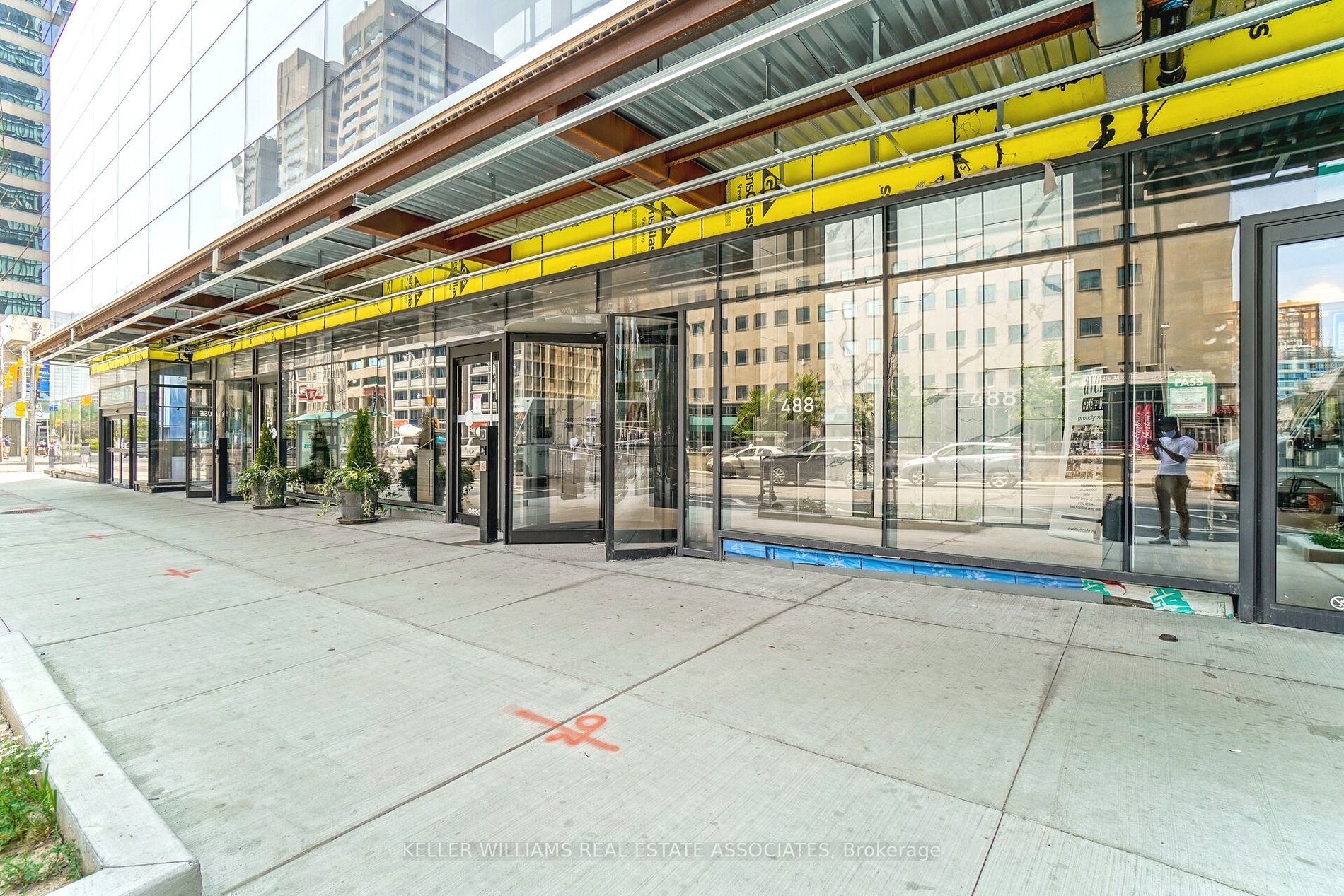 488 University Ave, #2302