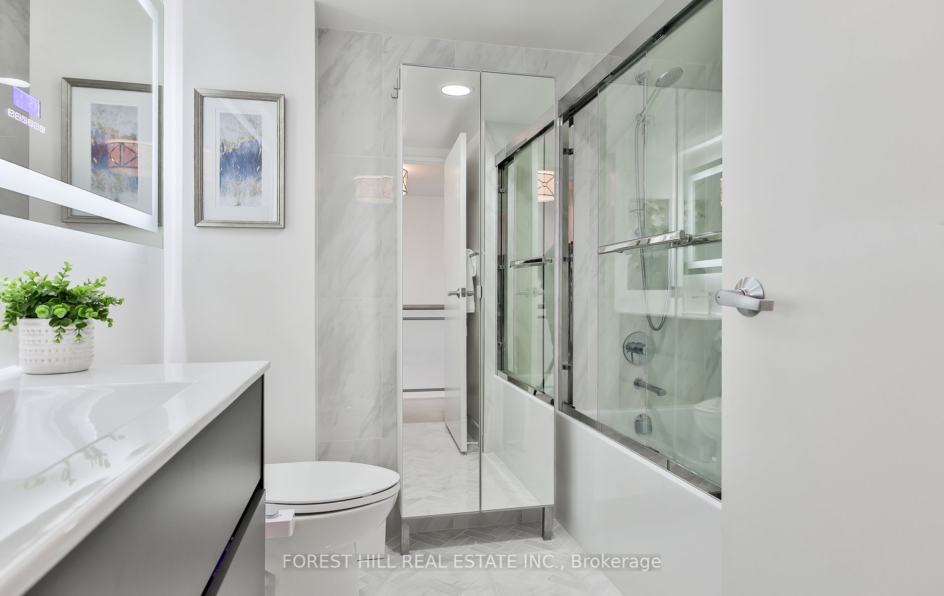 388 Richmond St W, #724