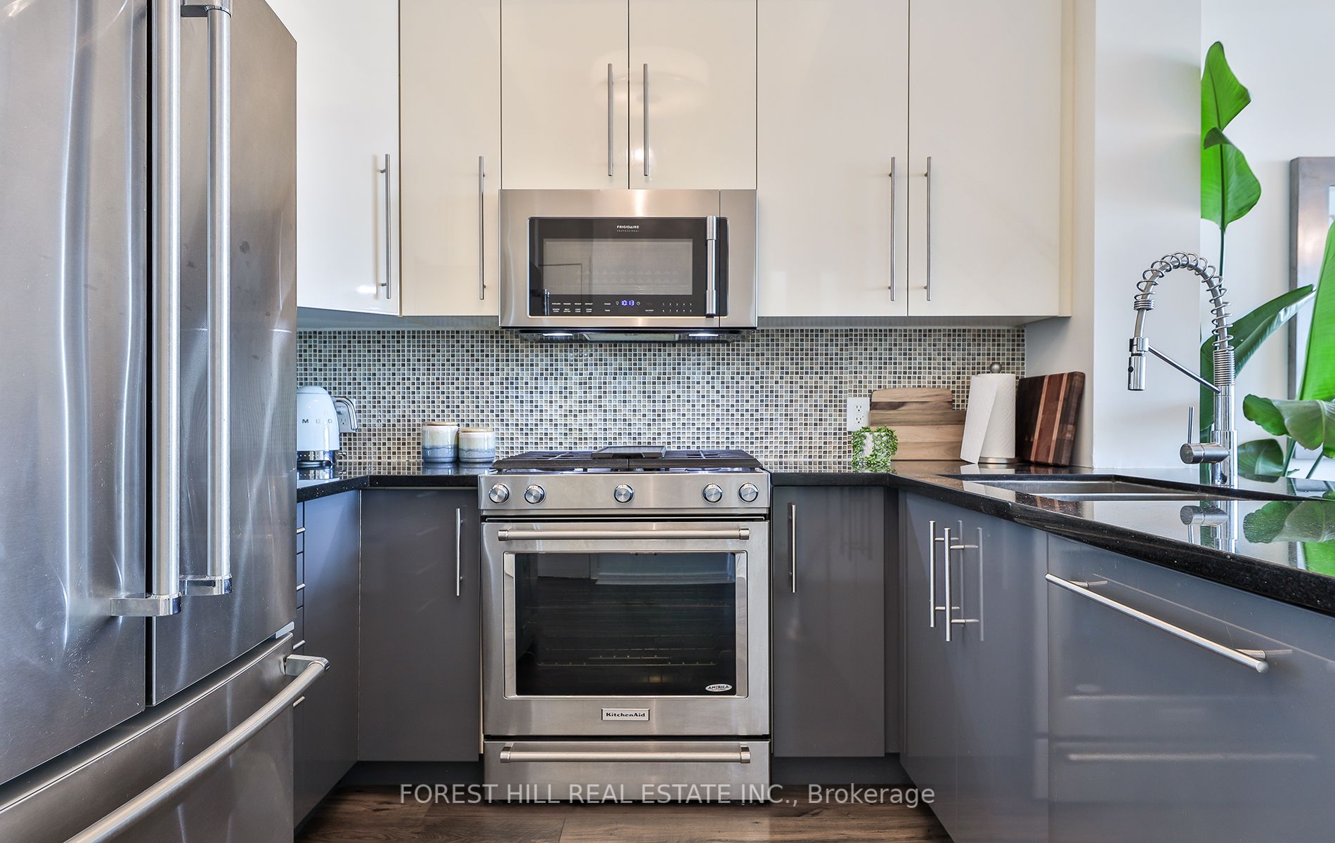 388 Richmond St W, #724