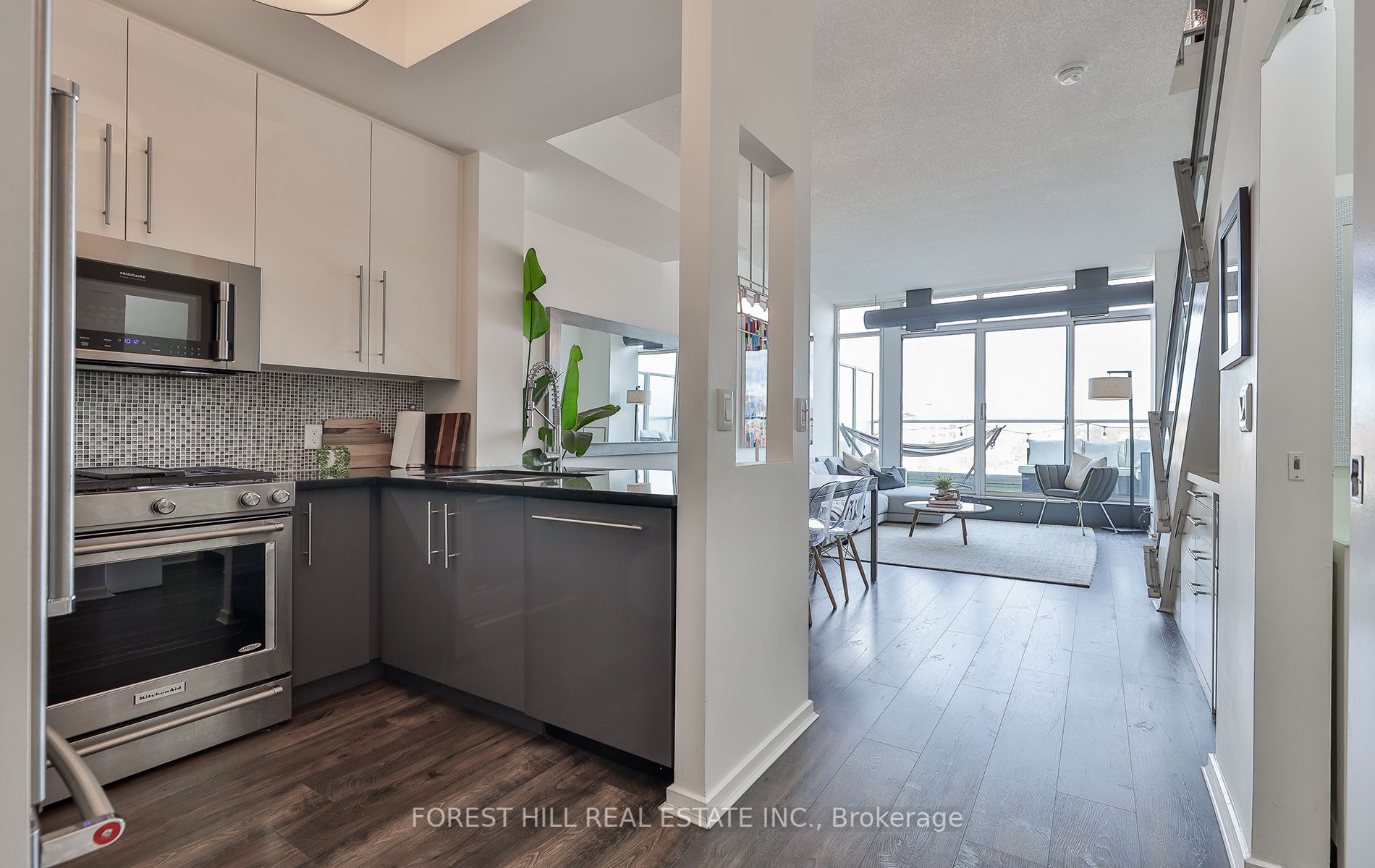 388 Richmond St W, #724