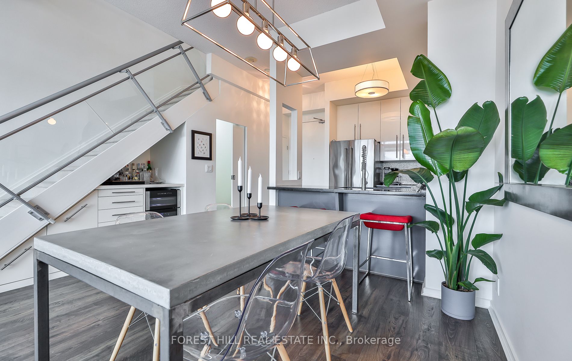 388 Richmond St W, #724