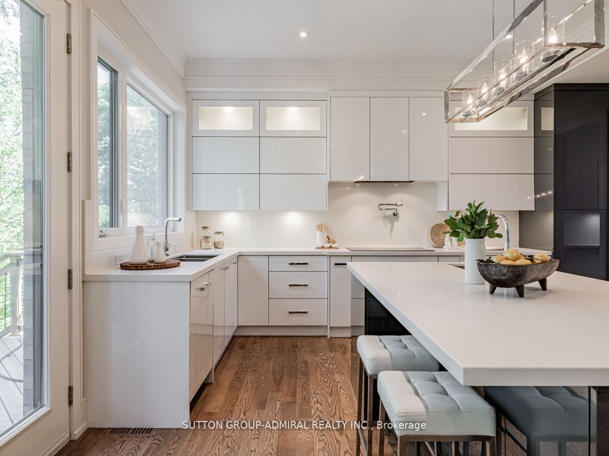 476 Deloraine Ave