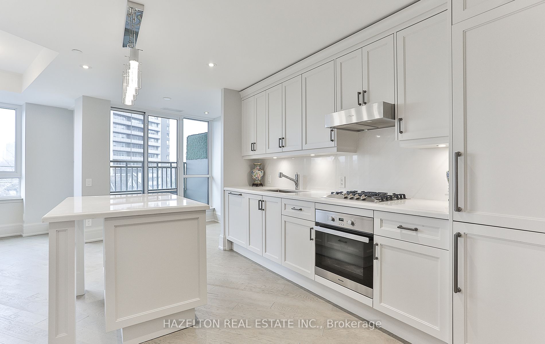 181 Davenport Rd, #302