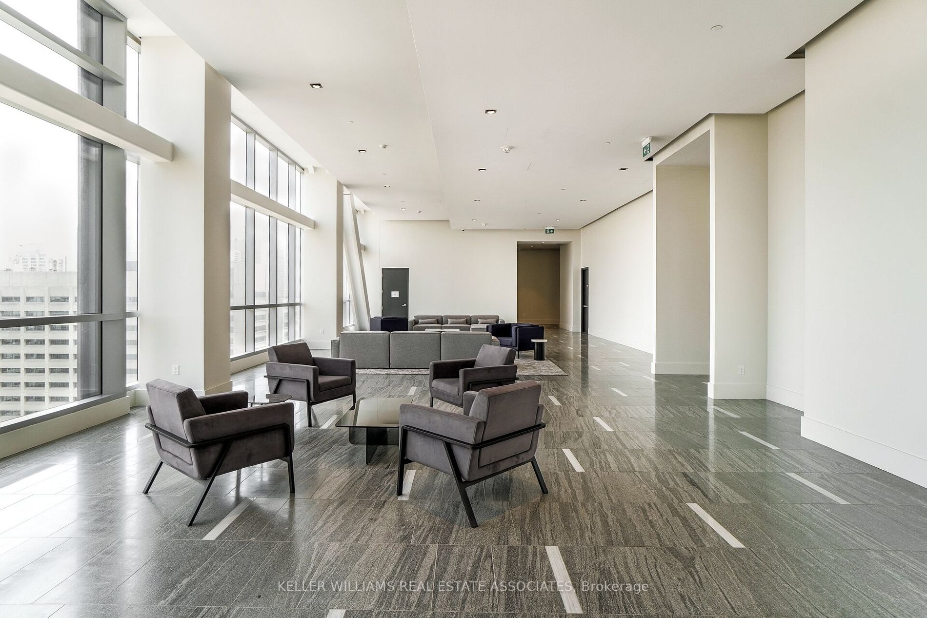 488 University Ave, #2302