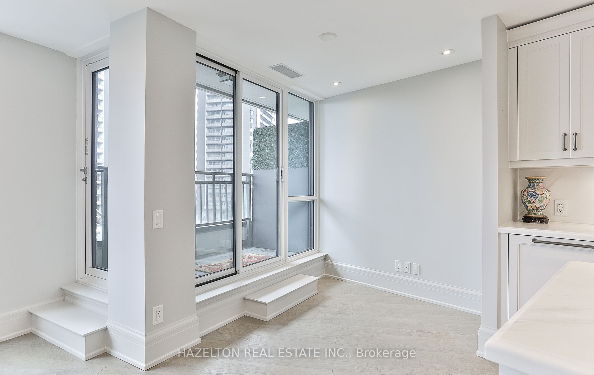181 Davenport Rd, #302