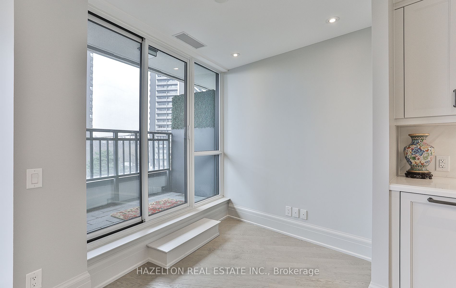 181 Davenport Rd, #302