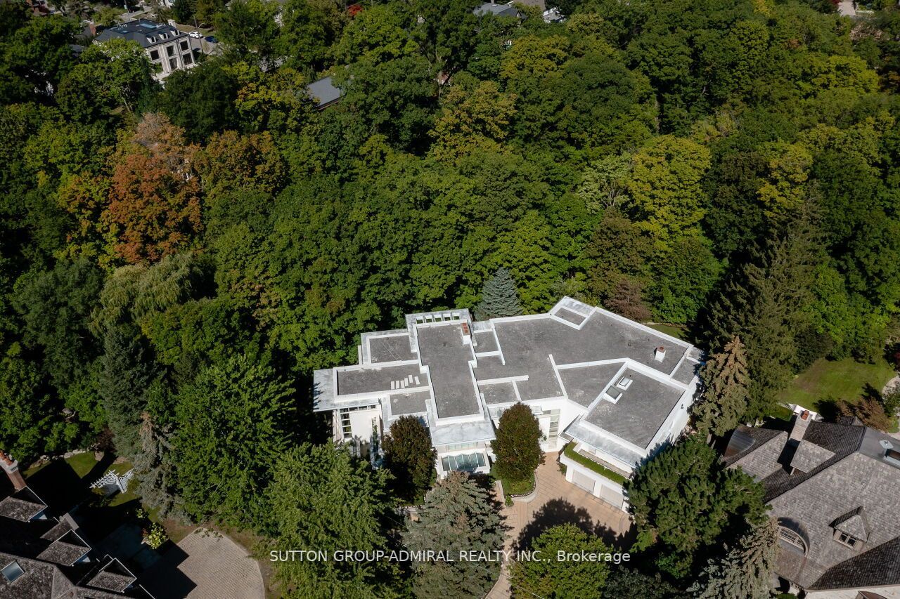 212 Sandringham Dr