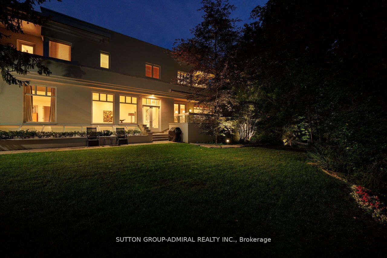 212 Sandringham Dr