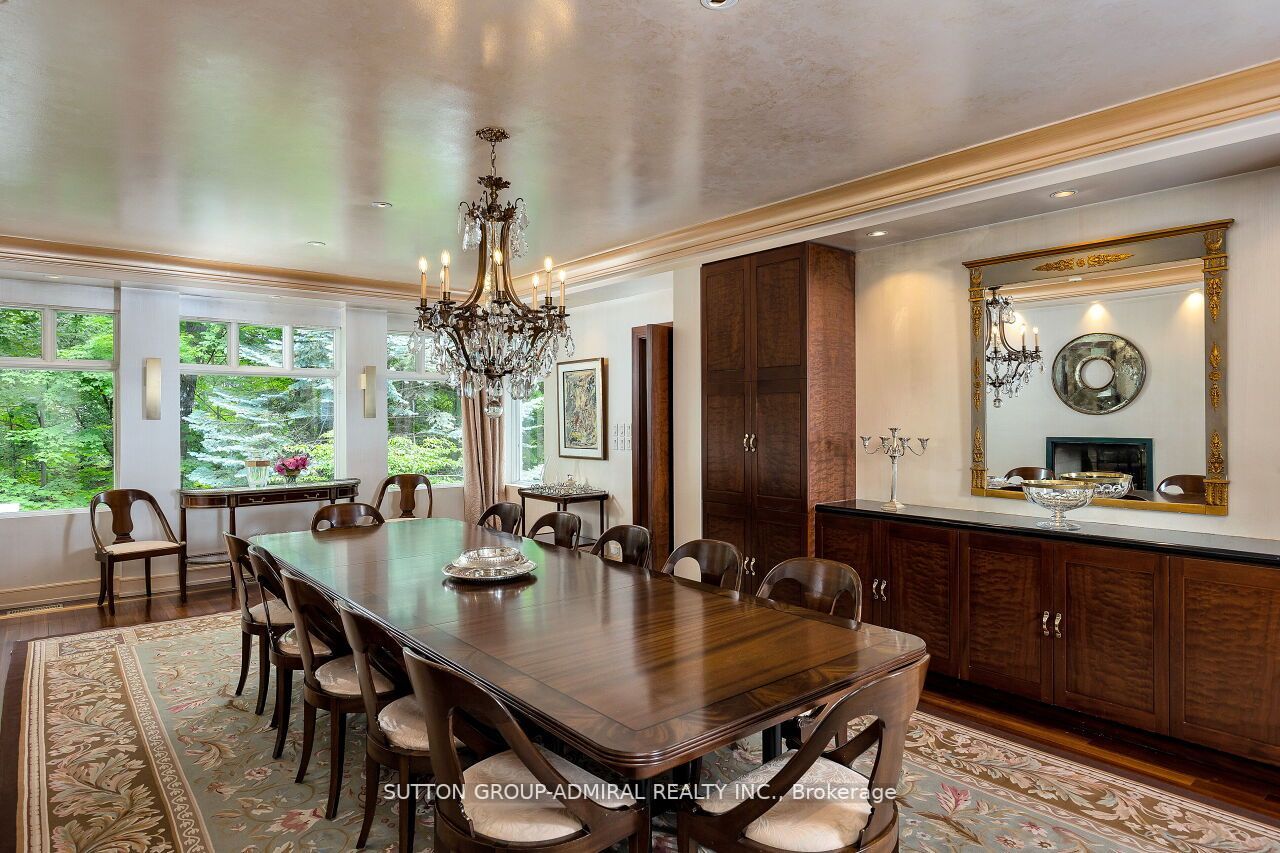 212 Sandringham Dr