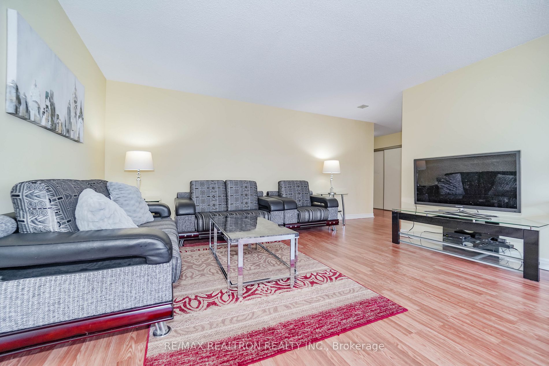 30 Greenfield Avenue #1211